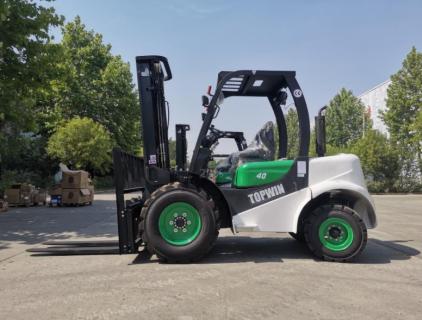 Внедорожный вилочный погрузчик Manitou