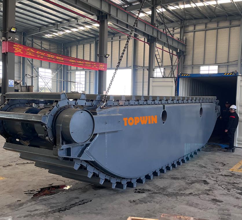Плавающий экскаватор в реке Floating Excavator In The River